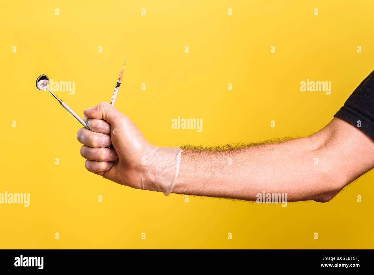 Anästhesist Zahnarzt Arzt hält in seiner Hand Anästhesie Spritze vor der zahnärztlichen Operation. Stockfoto