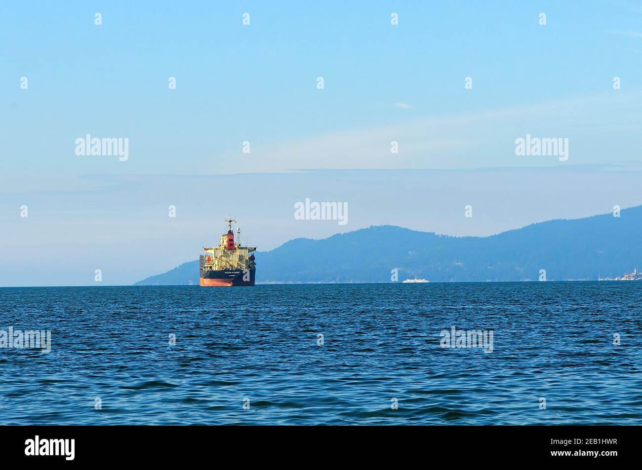 Ein Panama Frachter 'Queen Flower' in Vancouver Waters, British Columbia, Kanada, Oktober 2011 Stockfoto