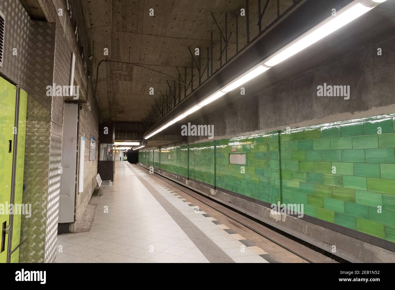 berlin-bismarckstrasse-u-bahn-u-bahn-fotos-und-bildmaterial-in-hoher
