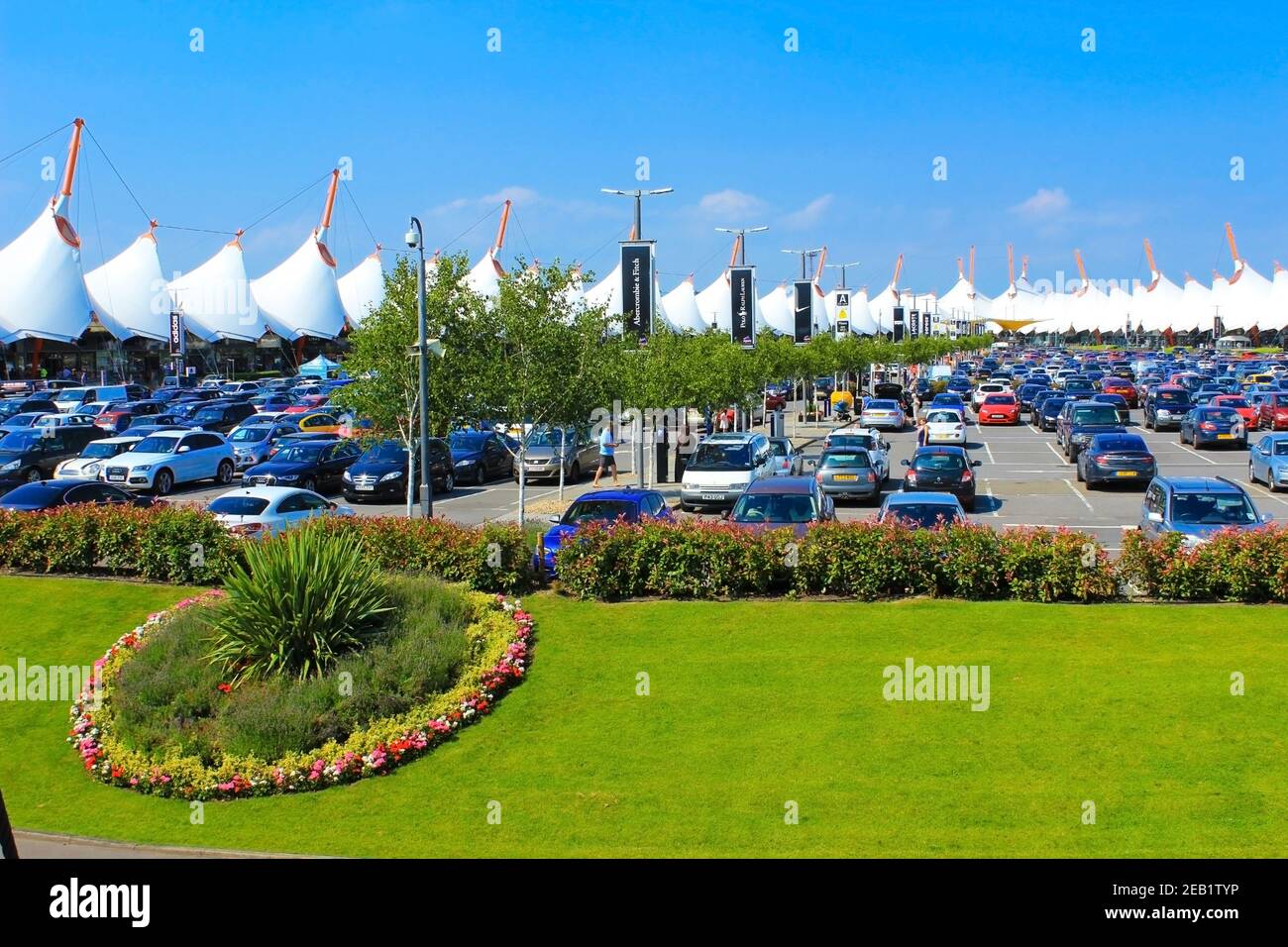 Ashford Designer Outlet-Einkaufszentrum für vergünstigte Designer-Marken und High-Street-Namen, plus Dining und Kinderspielplatz. Ashford, Kent, UK, 2016 Stockfoto