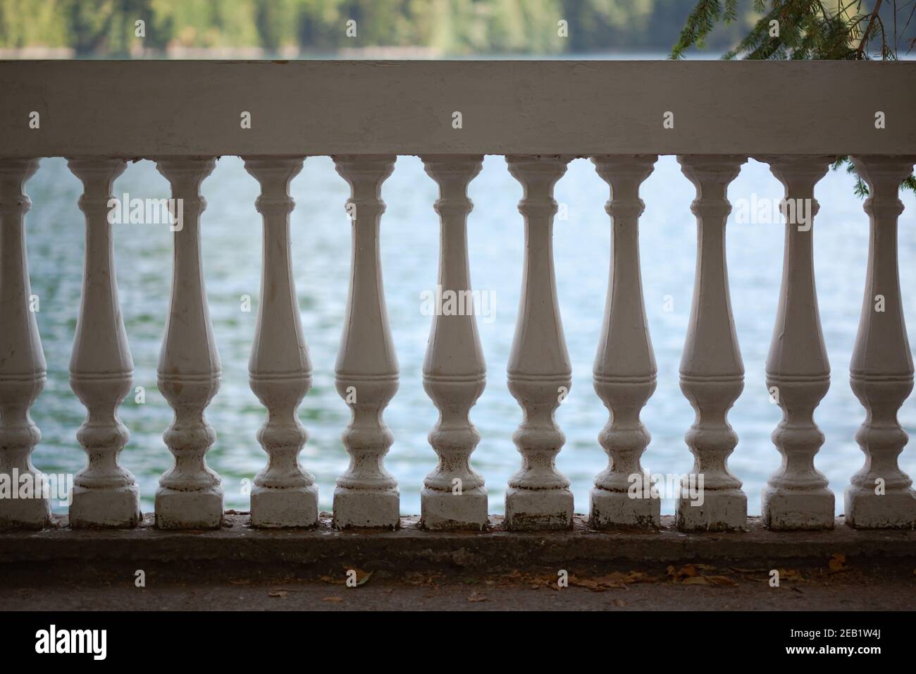 Geländer aus weißem Stein Stockfoto