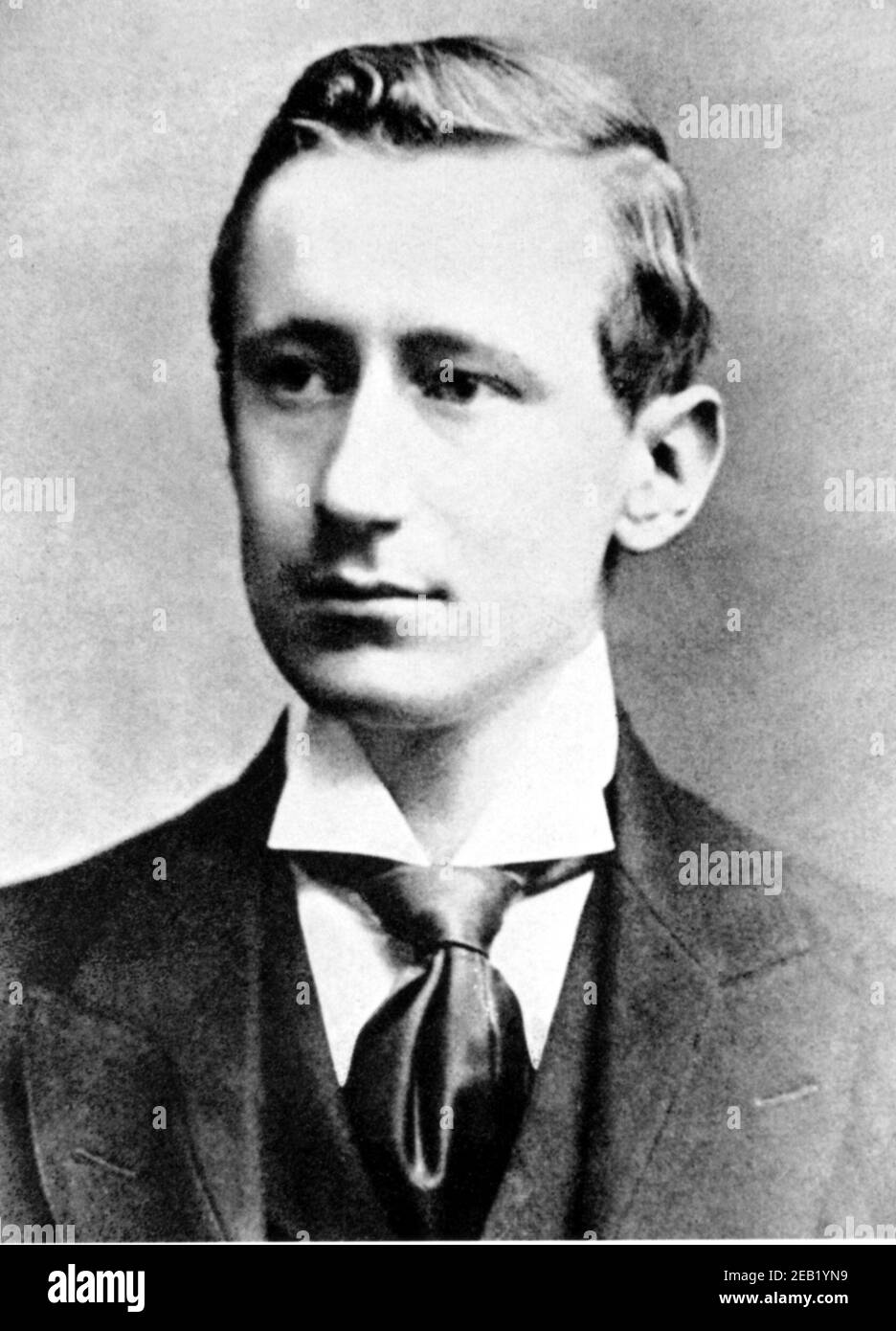 1896 , ITALIEN : der italienische Physiker GUGLIELMO MARCONI ( 1874 - 1937 ) im Alter von 22 Jahren , Erfinder der Funkgeräte , NOBELPREISTRÄGER 1909 für Physik - INVENTORE - FISICA - FISICO - RADIO - TELEGRAFO SENZA FILI - Erfinder - Krawatte - cravatta - SCIENZIATO - WISSENSCHAFTLER - personalità celebrità da giovani - Prominente Persönlichkeiten Persönlichkeit, als jung war ---- Archivio GBB Stockfoto