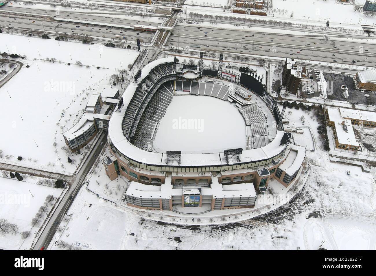 Eine Luftaufnahme des Guaranteed Rate Field, Sonntag, 7. Februar 2021, in Chicago. Das Stadion ist die Heimat der Chicago White Sox. Stockfoto