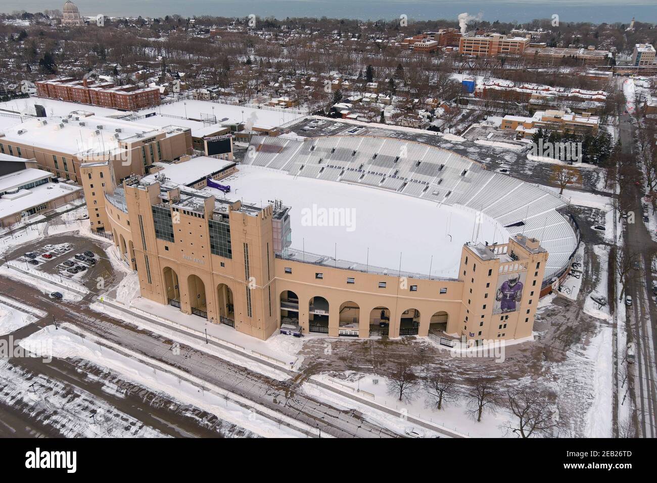 Eine Luftaufnahme eines schneebedeckten Ryan-Feldes, Sonntag, 7. Februar 2021, in Evanston, Illinois. Das Stadion ist die Heimat der Northwestern University Wildc Stockfoto