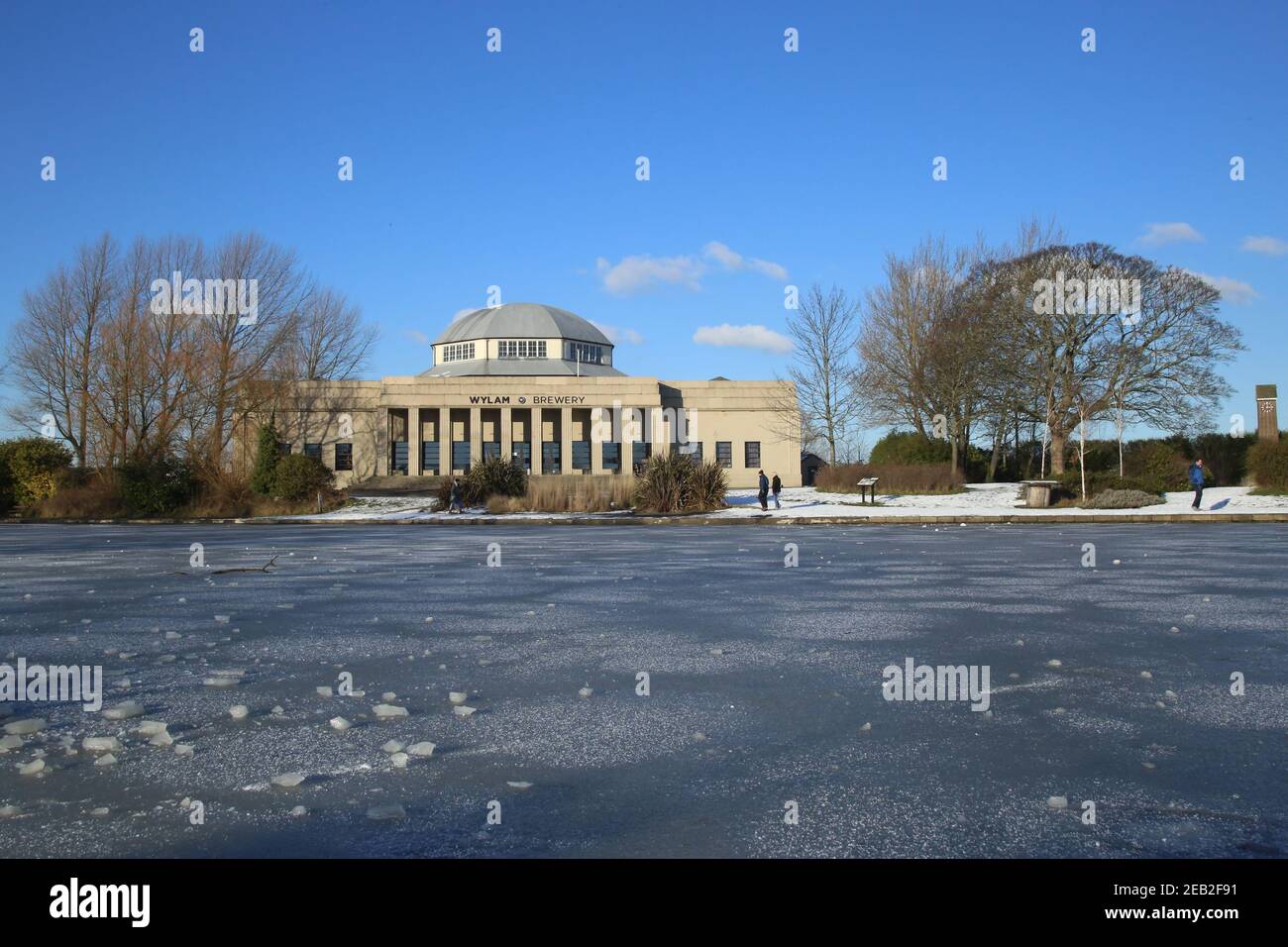 Newcastle upon Tyne, Großbritannien, 11th Februar, 2021, Eis kaltes Wasser Dip in Exhibition Park, Extreme Freeze nach -19 Marken kälteste Nacht seit 11 Jahren, Credit: David Whinham/Alamy Live News Stockfoto