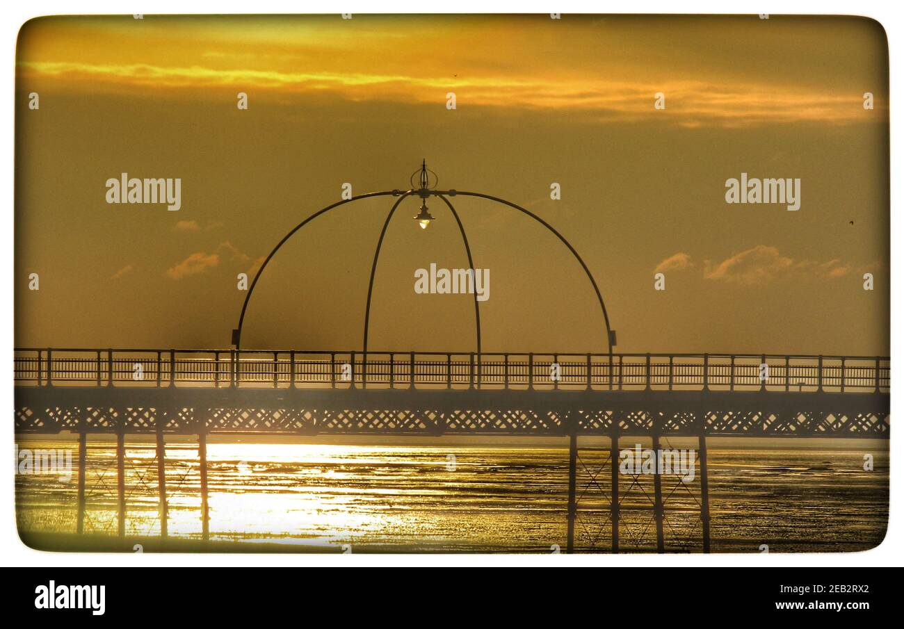 Sonnenuntergang über Southport Pier Stockfoto