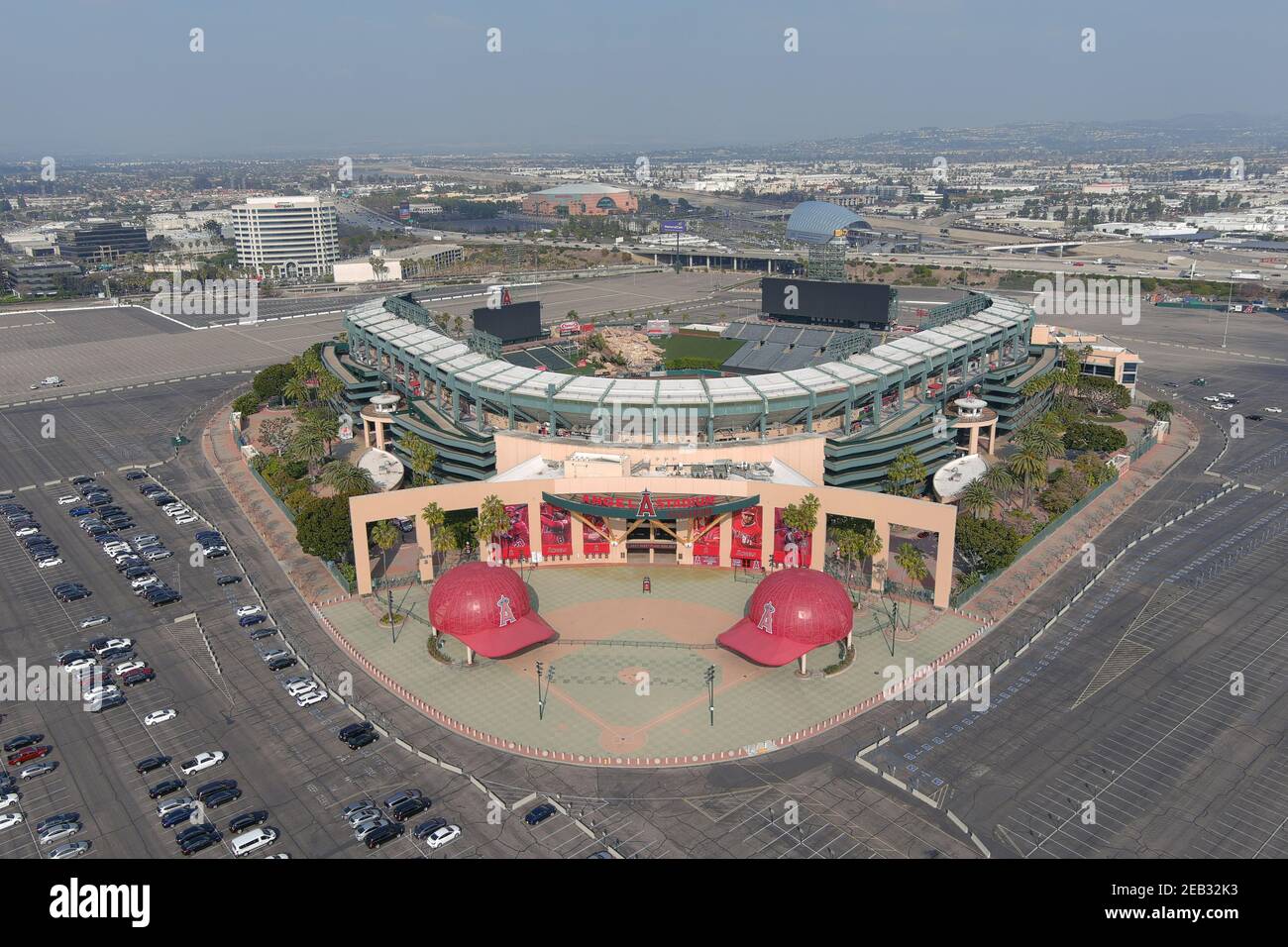 Eine Luftaufnahme des Angel Stadium von Anahiem, Mittwoch, 10. Februar 2021, in Anaheim, Kalif. Stockfoto
