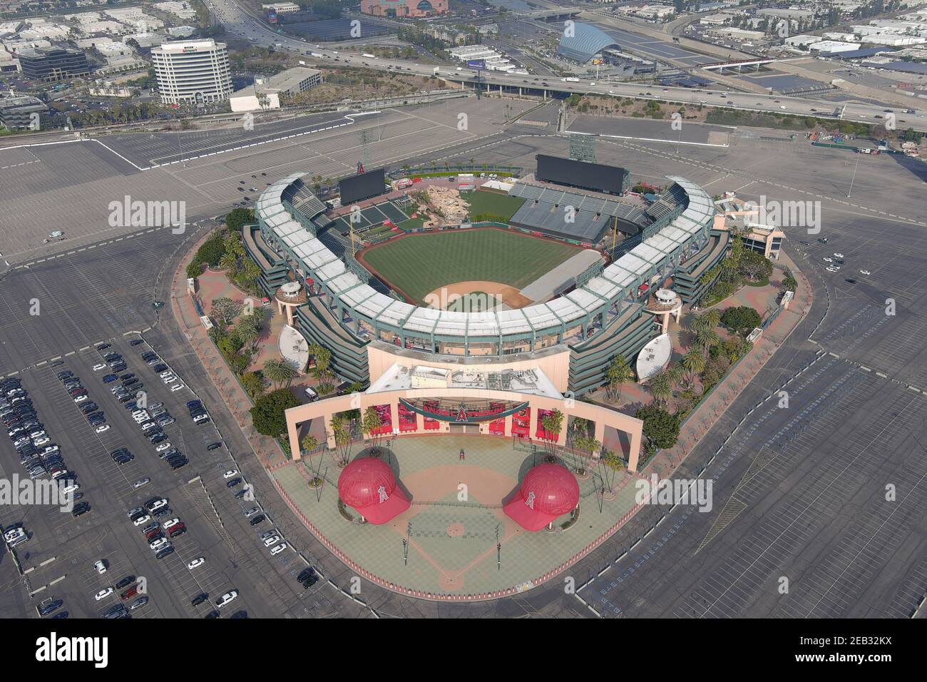 Eine Luftaufnahme des Angel Stadium von Anahiem, Mittwoch, 10. Februar 2021, in Anaheim, Kalif. Stockfoto