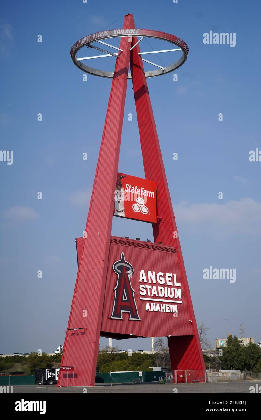 Das große FESTZELT Zeichen am Angel Stadium von Anahiem, Mittwoch, 10. Februar 2021, in Anaheim, Kalif. Stockfoto