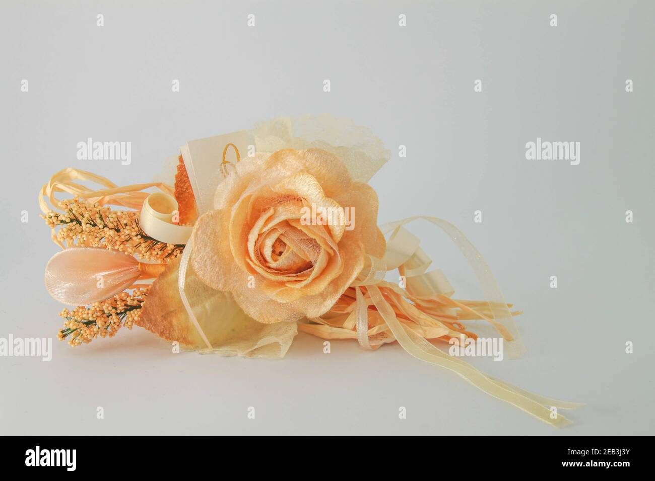 Blumenarrangement als Tischdekoration für eine Hochzeit Stockfoto