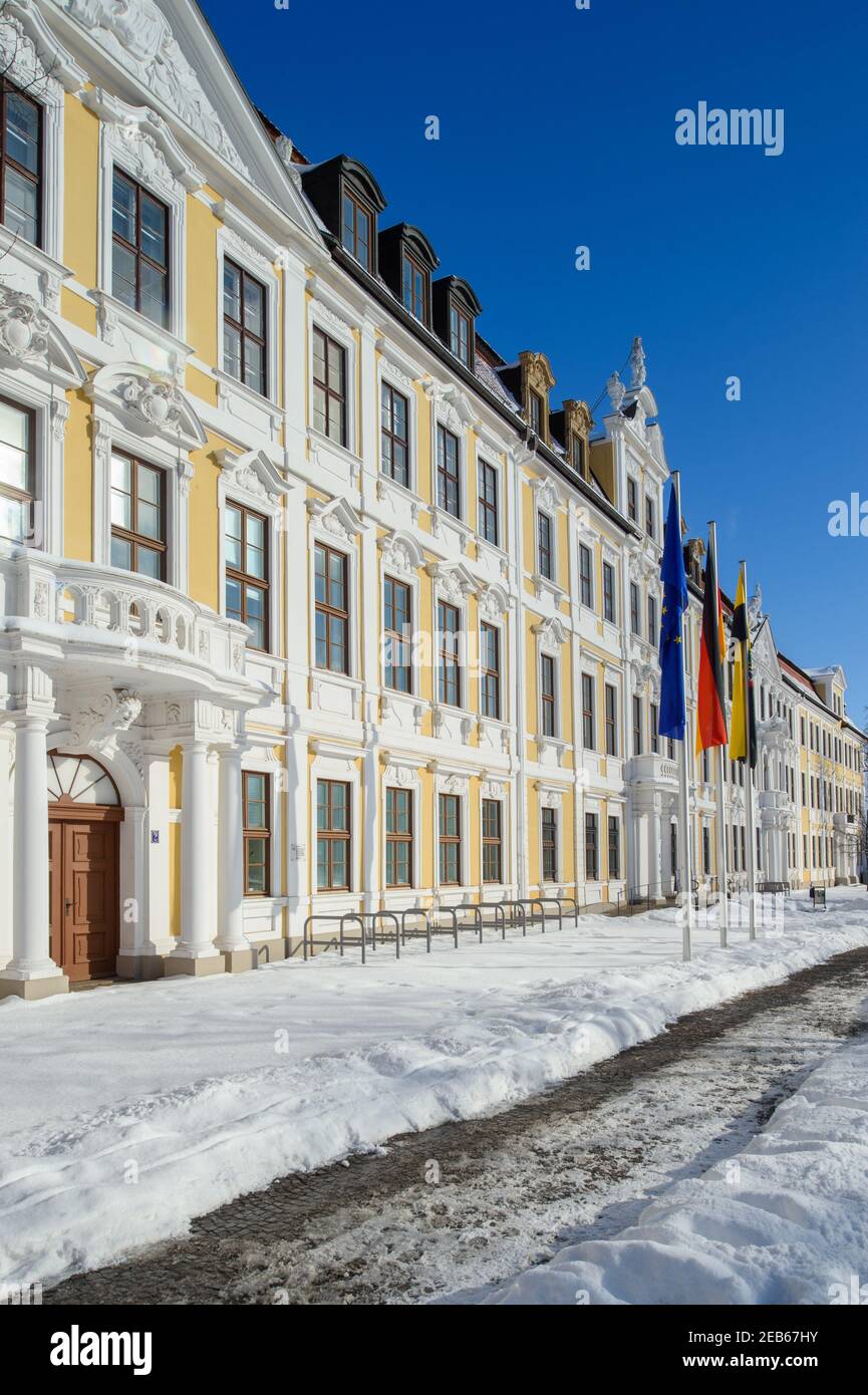 Sachsen-Anhalt, Magdeburg, 12. Februar 2021: Landtag Sachsen-Anhalt. Die vom Gesundheitsminister des Landes anläßlich der Impfskandale in mehreren Gemeinden in Sachsen-Anhalt beantragte Sondersitzung im landtag soll stattfinden. Darüber hinaus wird der Sozialausschuss zusammentreffen. Mehrere kommunale Führer waren bereits geimpft worden, obwohl sie nicht zur ersten Prioritätengruppe gehörten. Der Bürgermeister von Halle hatte zuvor zugegeben, dass er und zehn Stadträte bereits geimpft worden waren. Quelle: dpa picture Alliance/Alamy Live News Stockfoto