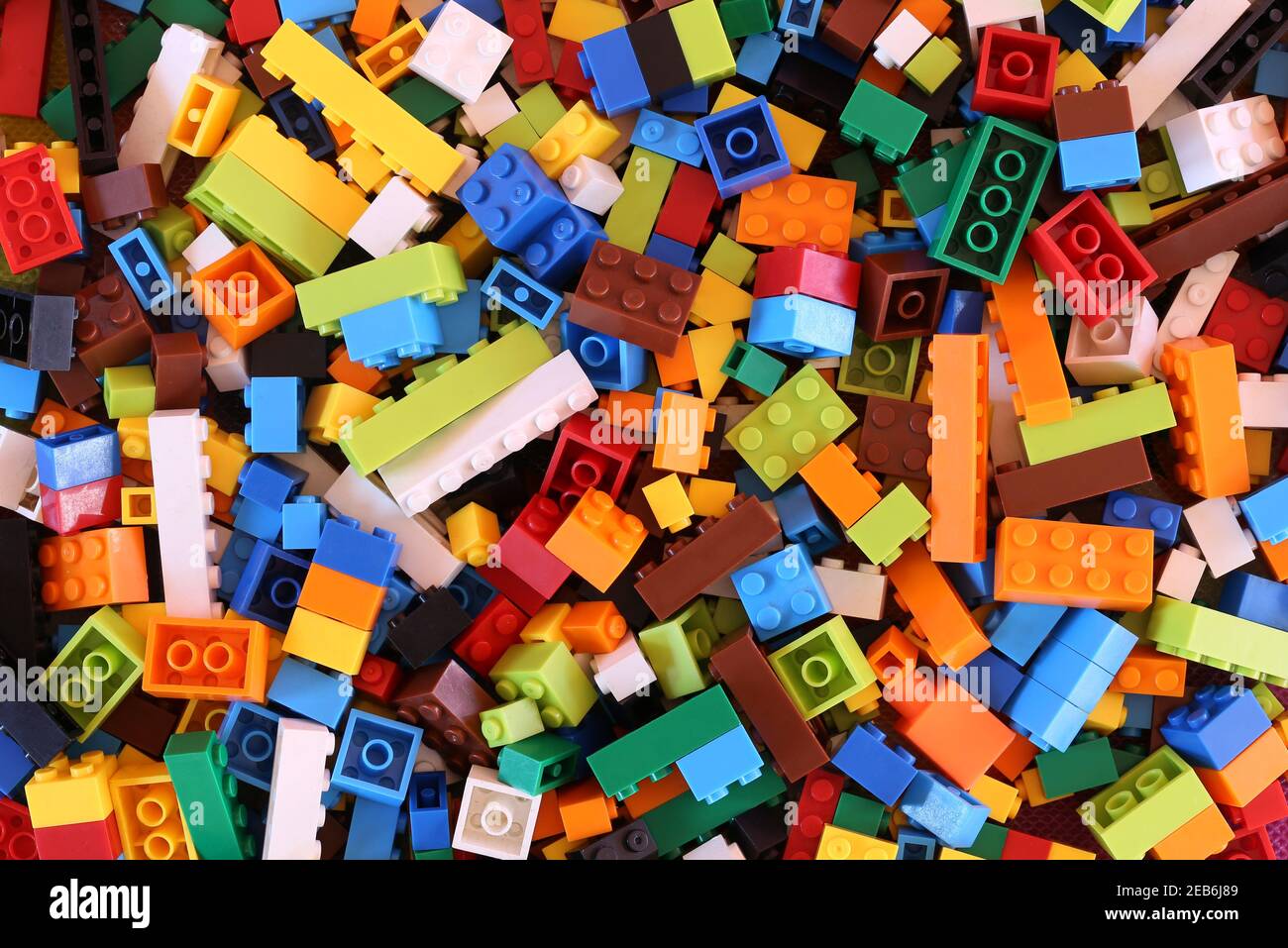Bunte Plastikwürfel Puzzle Hintergrund für Design in Ihrer Arbeit. Stockfoto