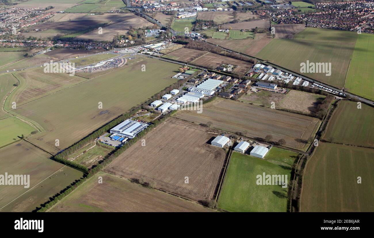 Luftaufnahme von Poppleton, York an der Kreuzung A59 / A1237 Kreisverkehr. Ebenfalls im Bild: Poppleton Bar Park'n'Ride & Northminster Business Park Stockfoto