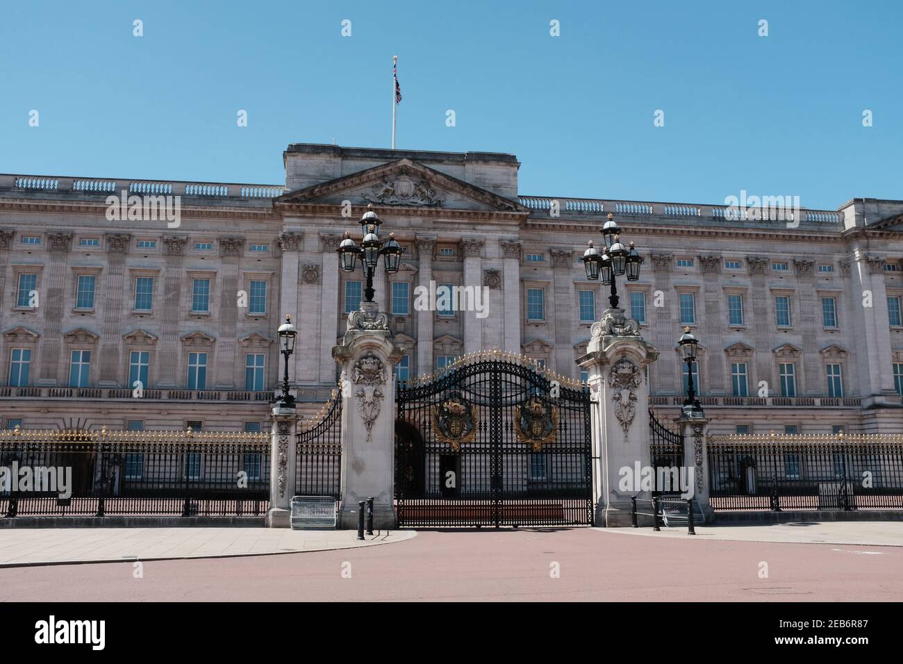 LONDON - 29th. MAI 2020: Buckingham Palace in London während der britischen Coronavirus-Sperre. Stockfoto