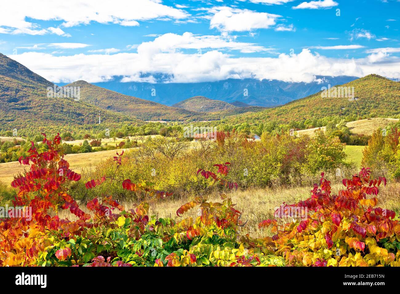 Lika. Landschaftliche Landschaft der ländlichen Region Lika und Velebit Berg Hintergrund, Krbava in Zentral-Kroatien Stockfoto