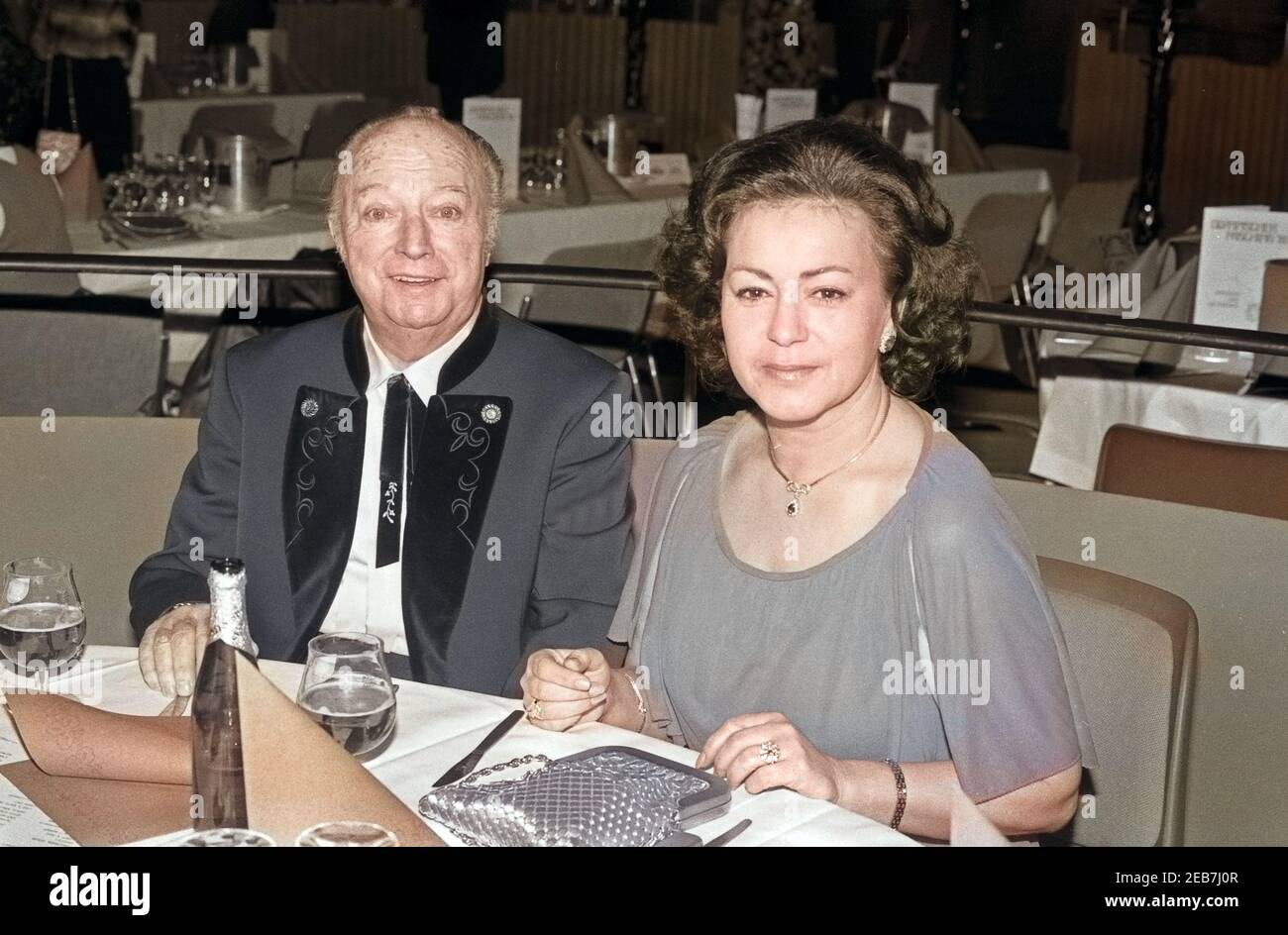 Der Deutsche Komponist Und Dirigent Peter Kreuder Mit Ehefrau Ingrid
