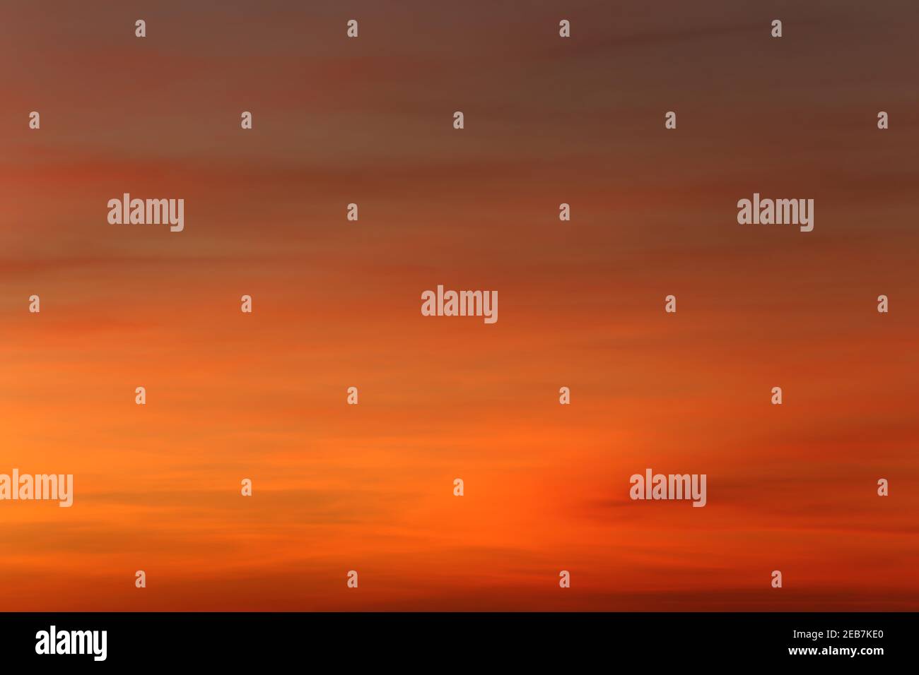 Himmel und Wolken nach Sonnenuntergang, Dämmerung Himmel Ansicht für natürliche Landschaft Design, Rotton von Fotos. Stockfoto