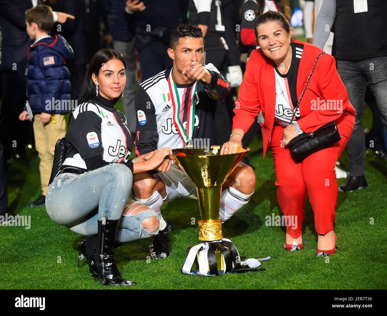 Cristiano Ronaldo Georgina Rodriguez Und Maria Dolores Dos Santos Aveiro Sieg Feiert Die Meisterschaft In Der Serie A Fussballspiel Juve Stockfotografie Alamy