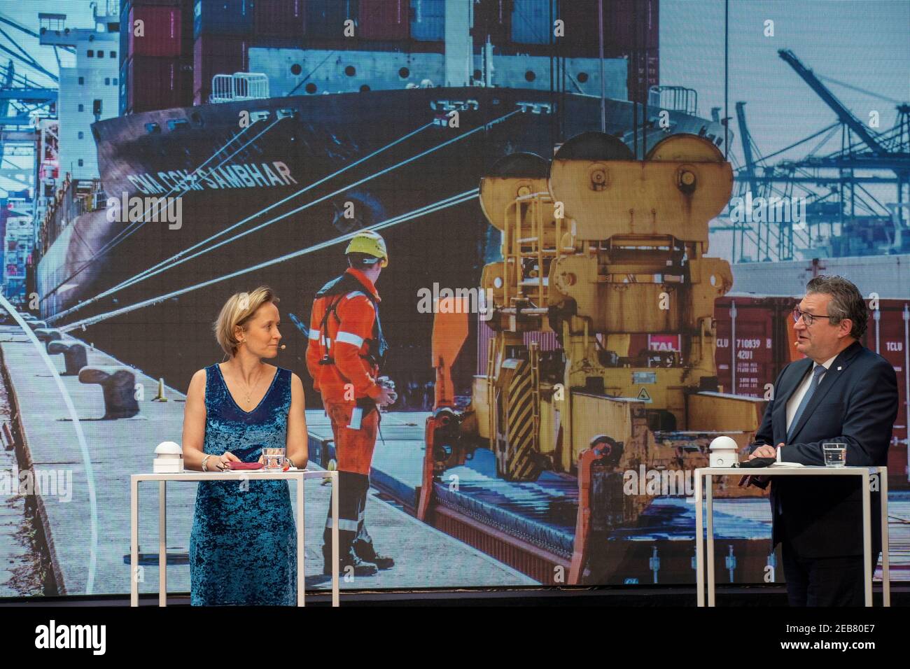 Annick De Ridder, Hafenbürgermeisterin von Antwerpen, und Dirk, Bürgermeister von Brügge De Fauw im Bild während einer Pressekonferenz zur Ankündigung der Fusion der Zeebrugge an Stockfoto