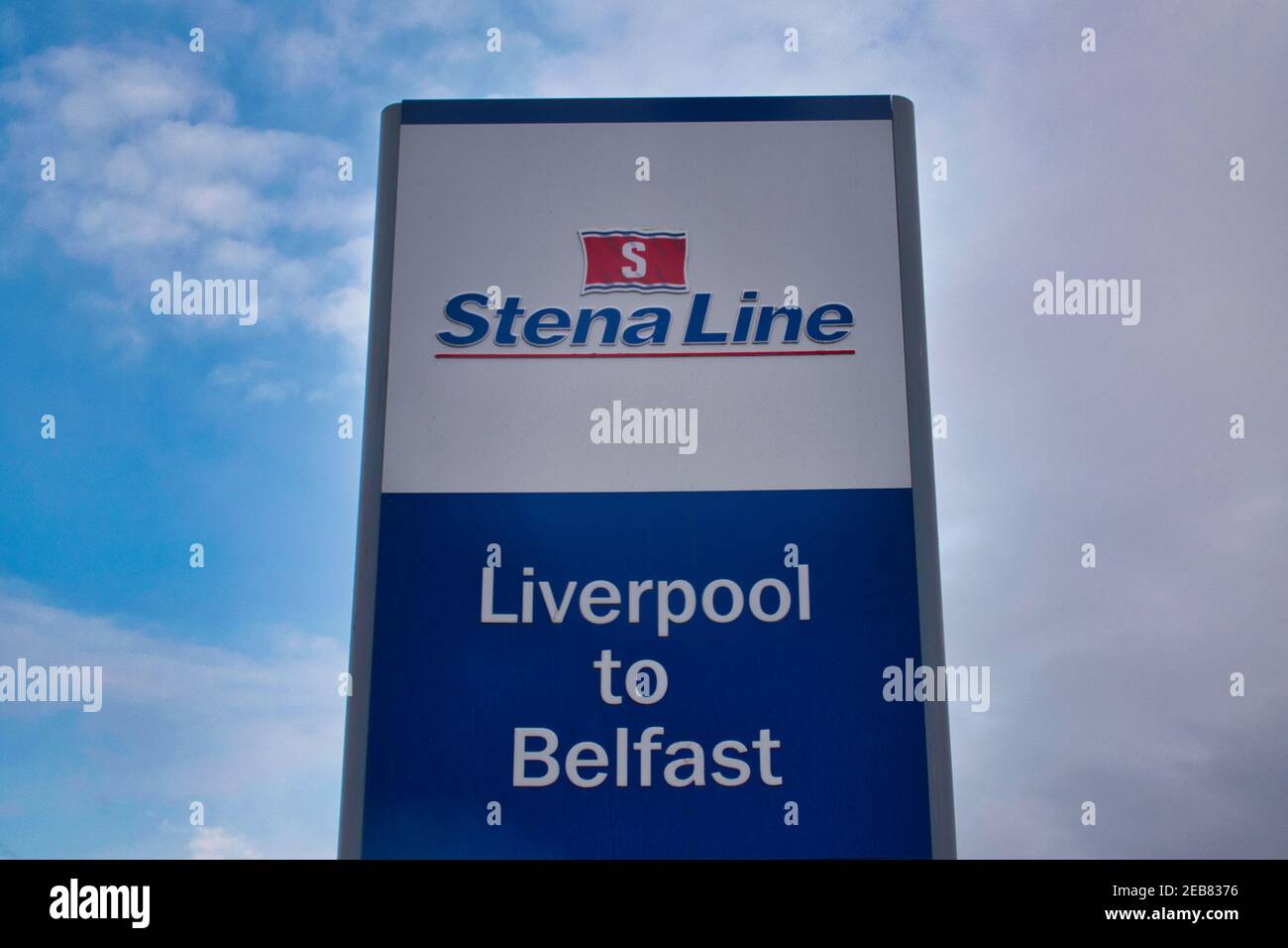 Ein Schild vor dem Stena Line Fährterminal an 12 Quays in Birkenhead, von wo aus die roro-Frachtfähre nach Belfast fährt Stockfoto