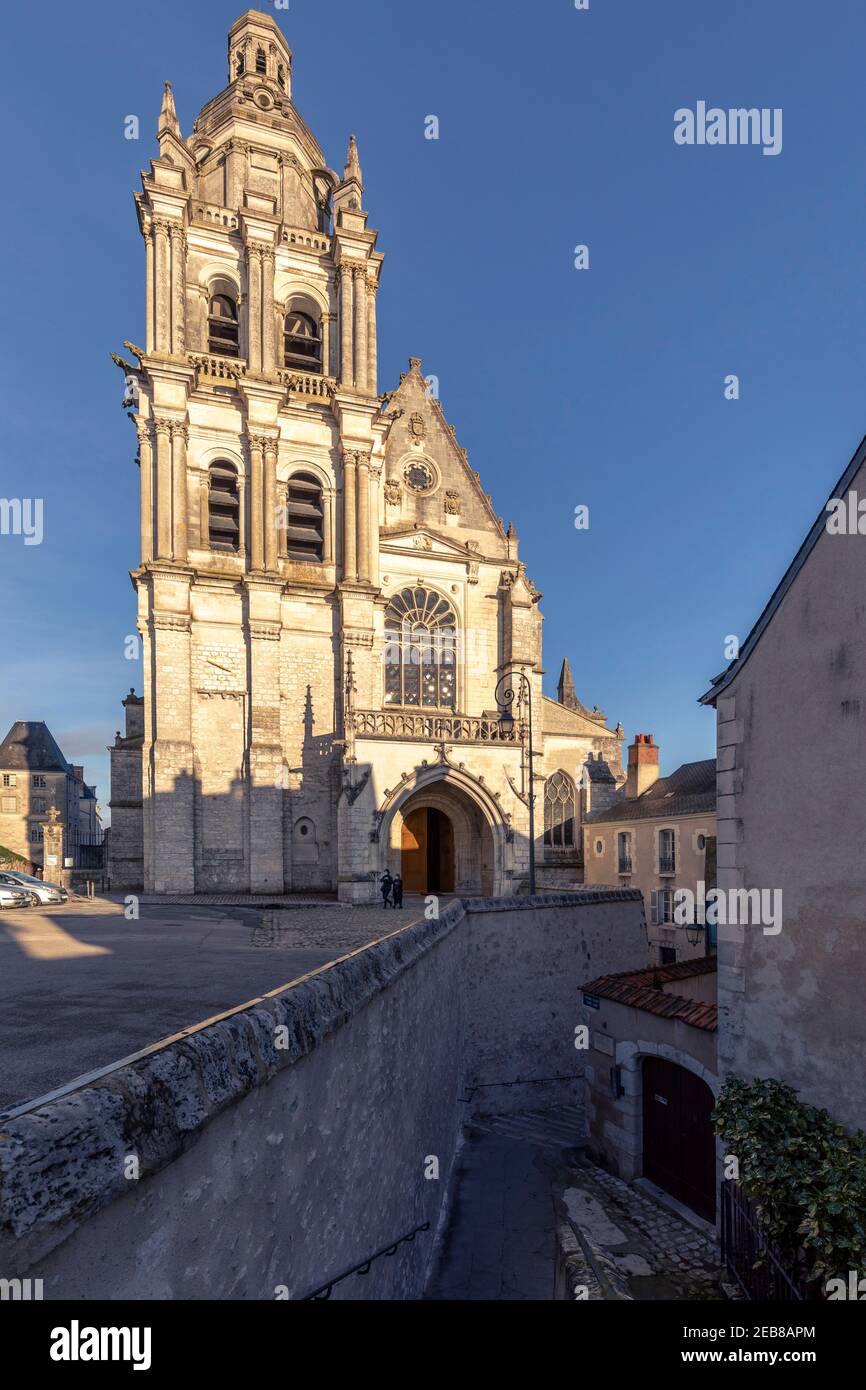 Blois, Frankreich - 26. Dezember 2020: Kathedrale St. Louis, Blois, Frankreich Stockfoto