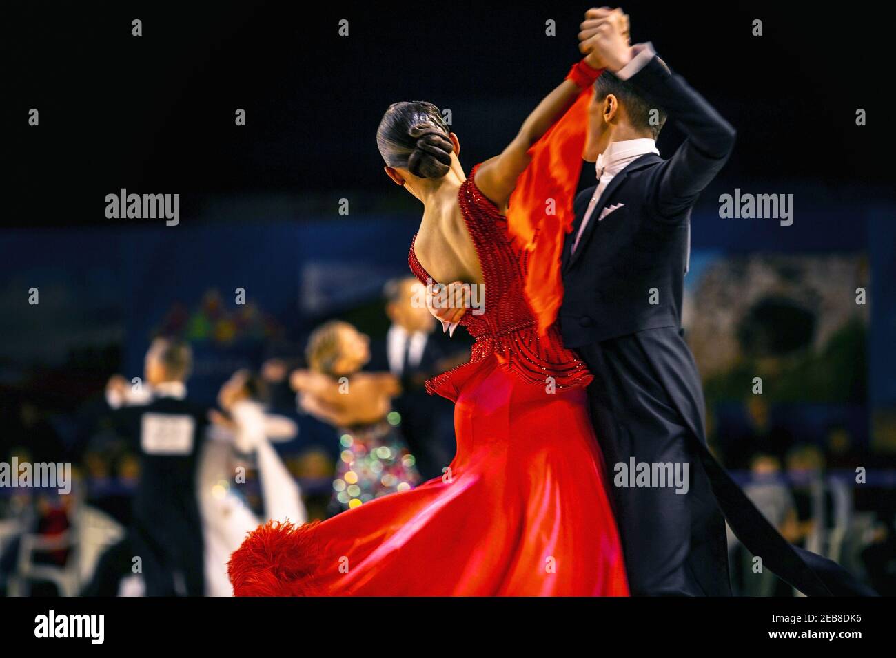 сouple Tänzer Mann und Frau Walzer tanzen im Wettbewerb Stockfoto
