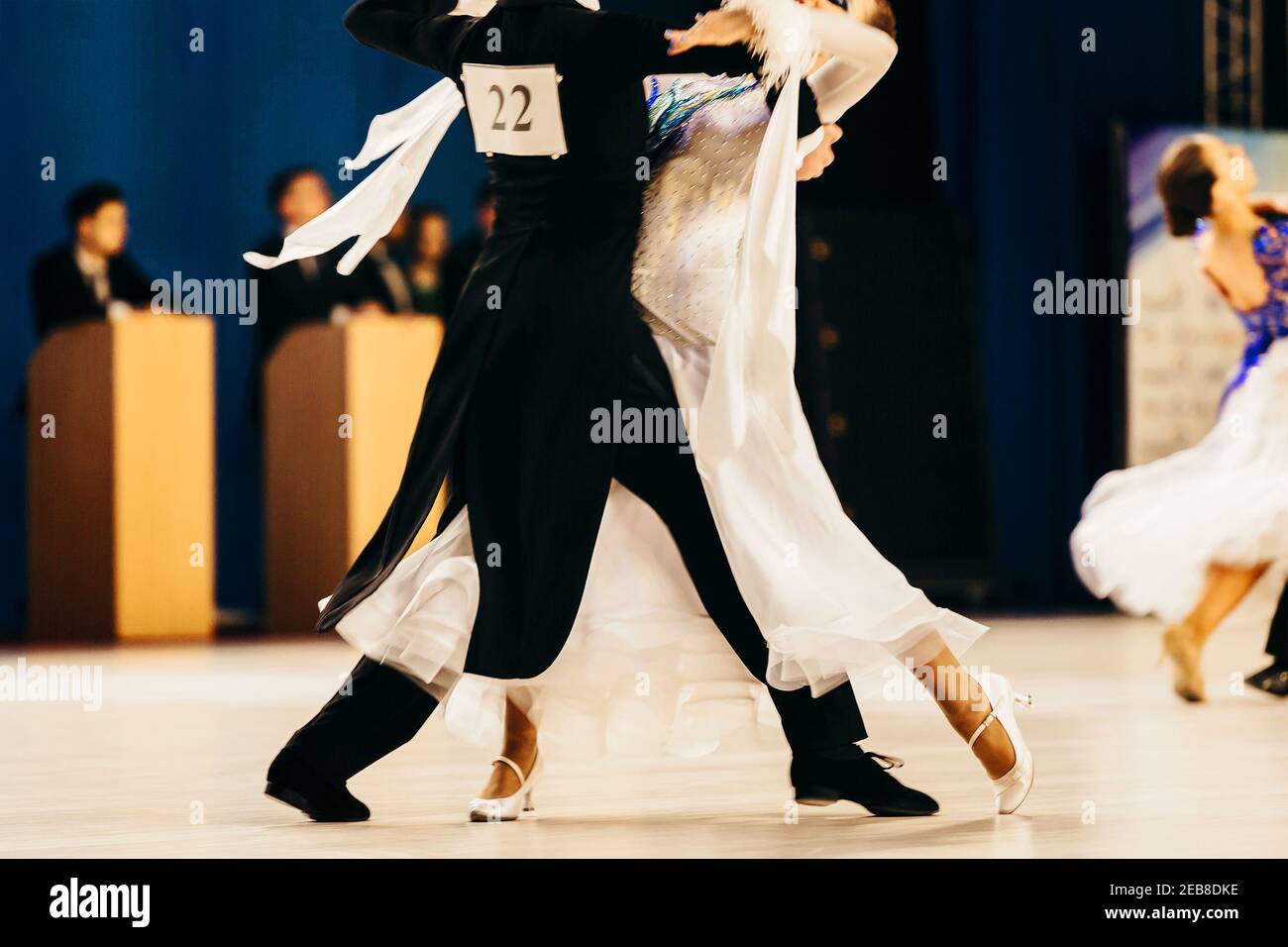 сouple der Tänzer Mann und Frau tanzen Walzer Stockfoto