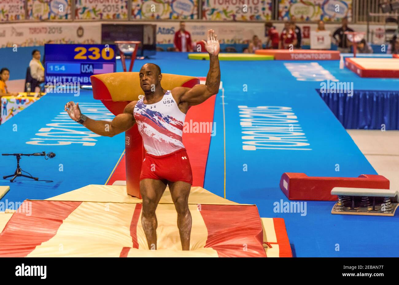 US Donnell Whittenburg im Gewölbe während der Männer-Team Gymnastic Artistic Wettbewerb der PanAm Games Toronto 2015. Er gab seinem Team 87,7 Punkte Stockfoto