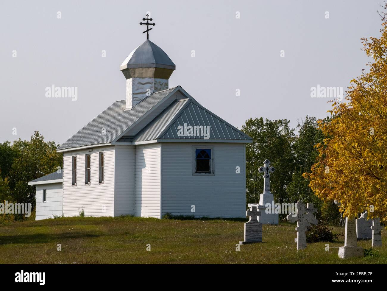 St. Elias Parish und Cemetary, Highway 80 zwischen Churchbridge und Wroxton, Saskatchewan. Stockfoto