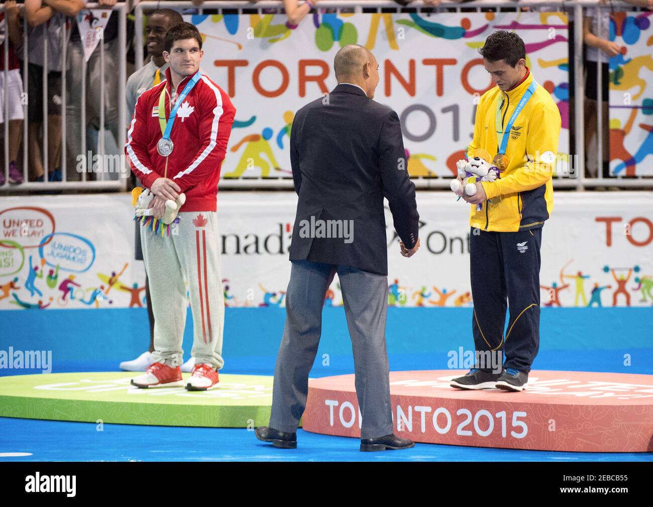 Toronto Panam Games 2015: Medaillenzeremonie für die Horizontale Bar in Gymnastik künstlerischen Männern. Erster Platz Jossimar Calvo Moreno aus Kolumbien, zweiter platz in der pla Stockfoto