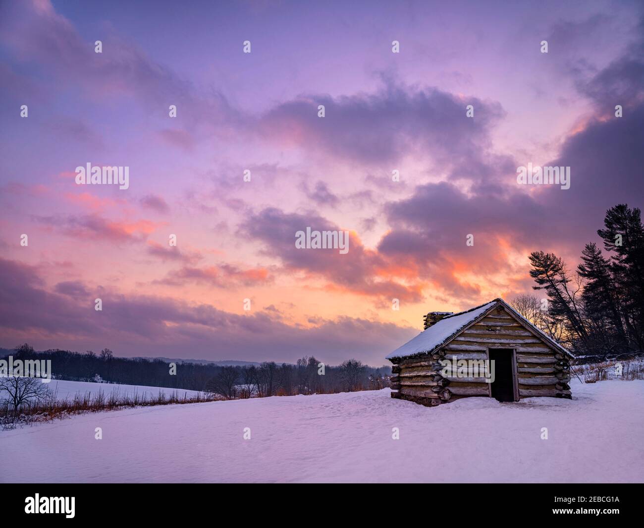 Winterhütte im Schnee, Valley Forge National Historic Park, Valley Forge Pennsylvania, USA Stockfoto