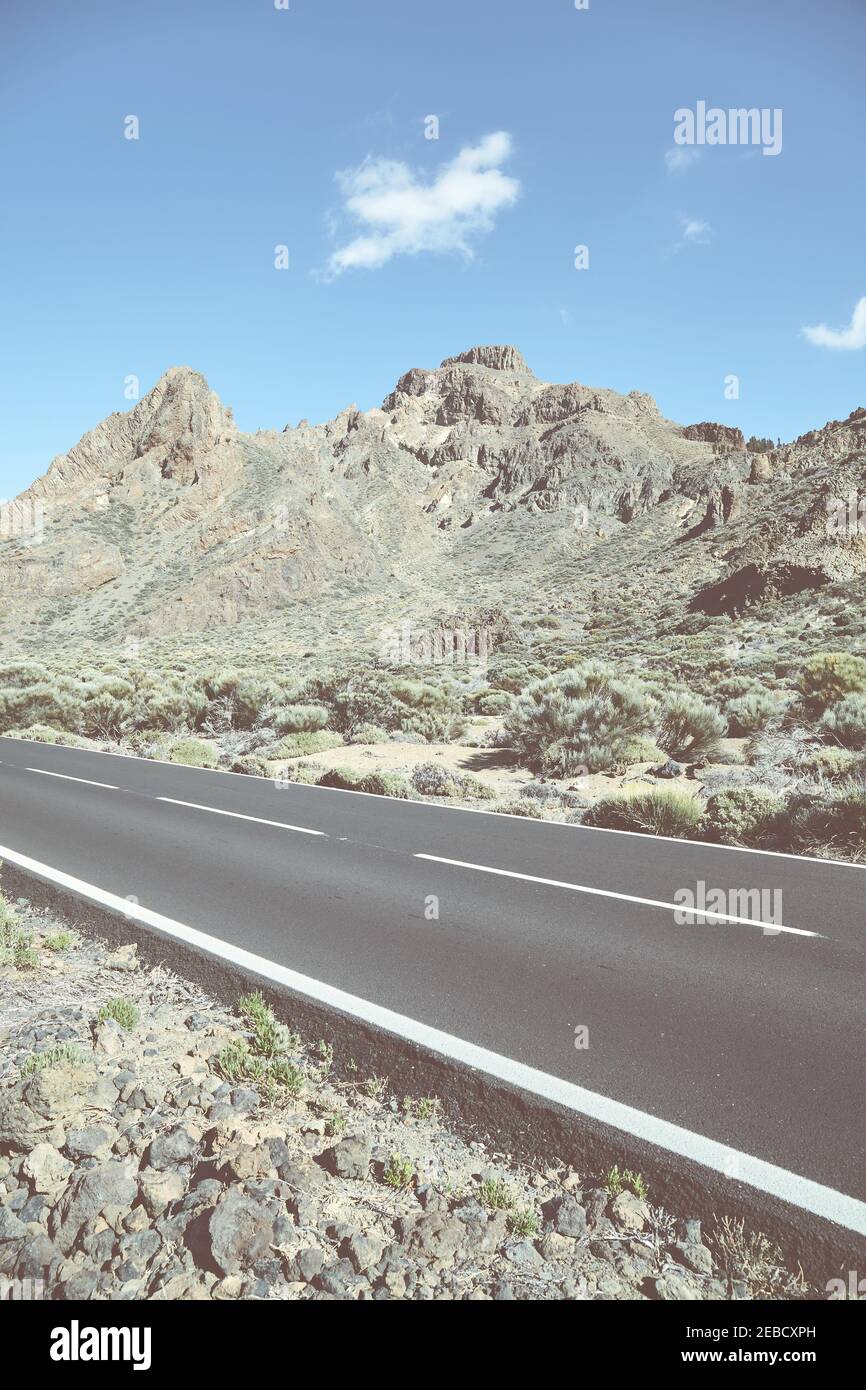 Malerische Straße im Teide Nationalpark, Farbe Tonen angewendet, Teneriffa, Spanien. Stockfoto