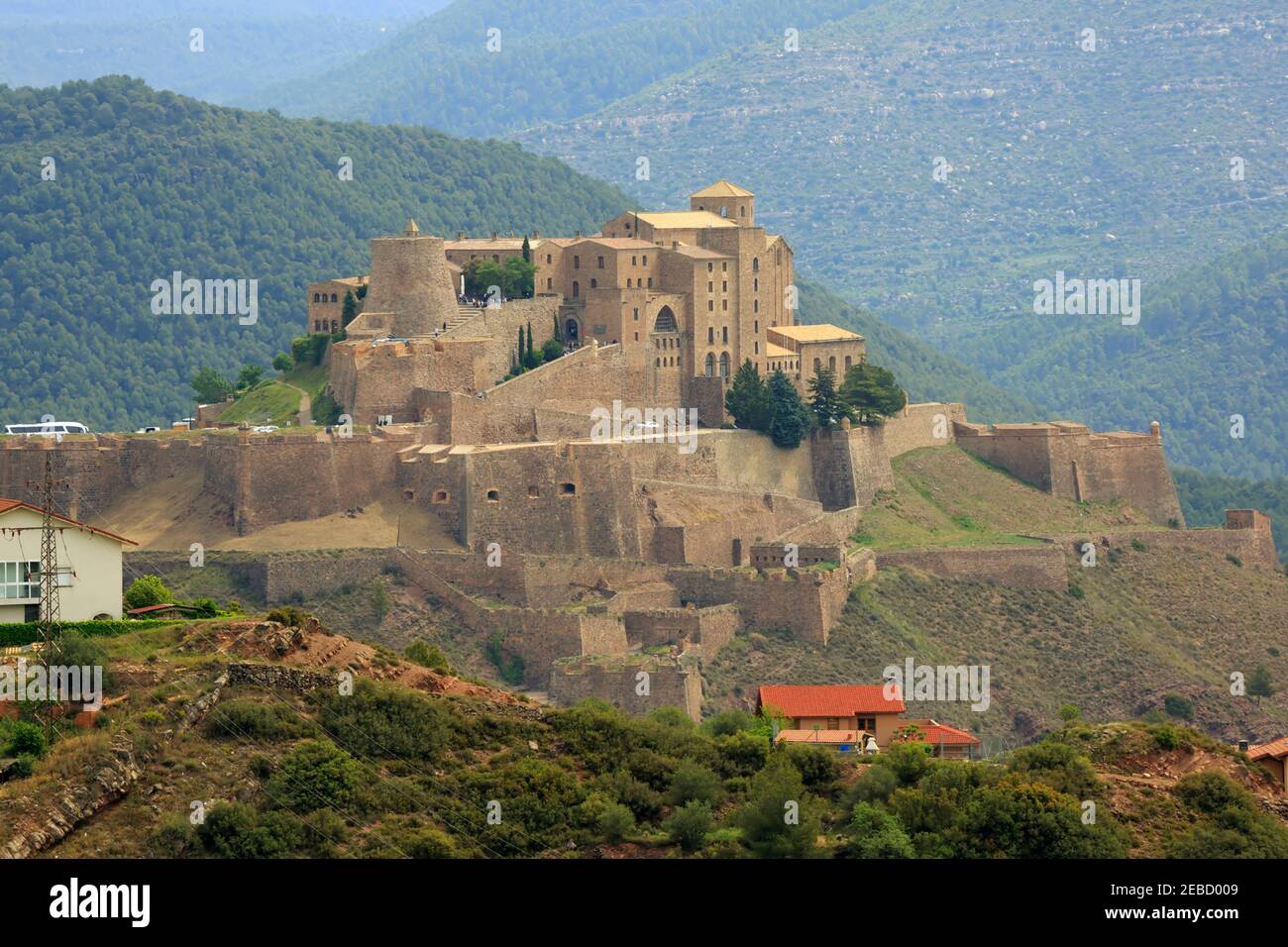 Parador de Cardona, eine mittelalterliche Burg, die hoch auf einem Hügel in Katalonien, Spanien gesetzt Stockfoto