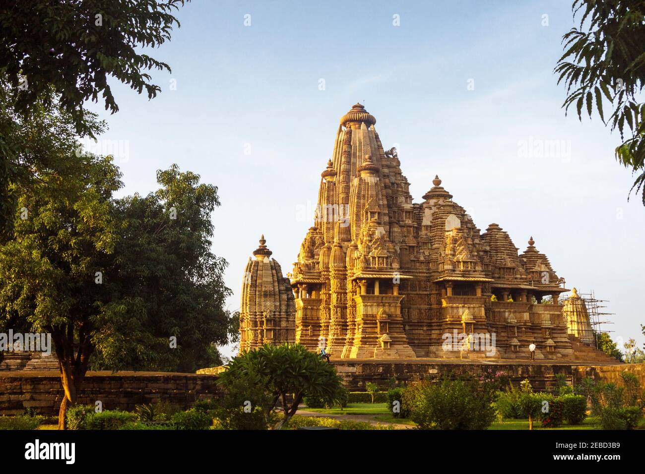 Khajuraho, Madhya Pradesh, Indien : Kandariya Mahadeva Tempel, Teil der westlichen Gruppe des UNESCO-Welterbes Khajuraho Gruppe von Chandela Stockfoto