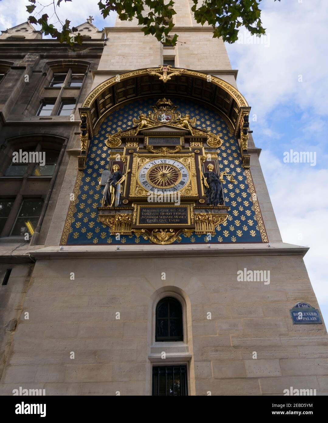 Tour de l’Horloge, einer der Türme der Conciergerie, Paris. Der Turm beherbergt die erste öffentliche Uhr in Paris Stockfoto