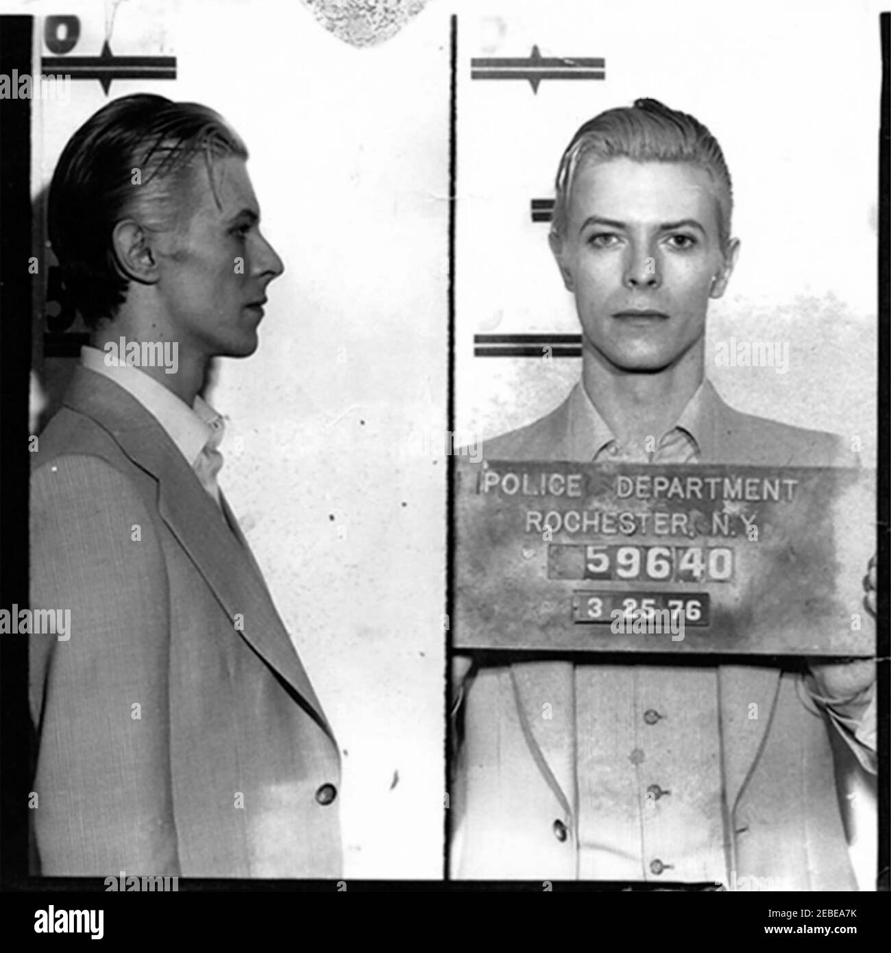 DAVID BOWIE (19457-2016) englischer Rockmusiker und Komponist. Die Polizei wurde nach einer Aufführung in Rochester, New York, am 21. März 1976 zusammen mit Iggy Pop und einer anderen Person festgenommen. Er plädierte auf nicht schuldig an Besitz von Marijuanas und eine Grand Jury stimmte, den Fall weiterzugeben. Stockfoto