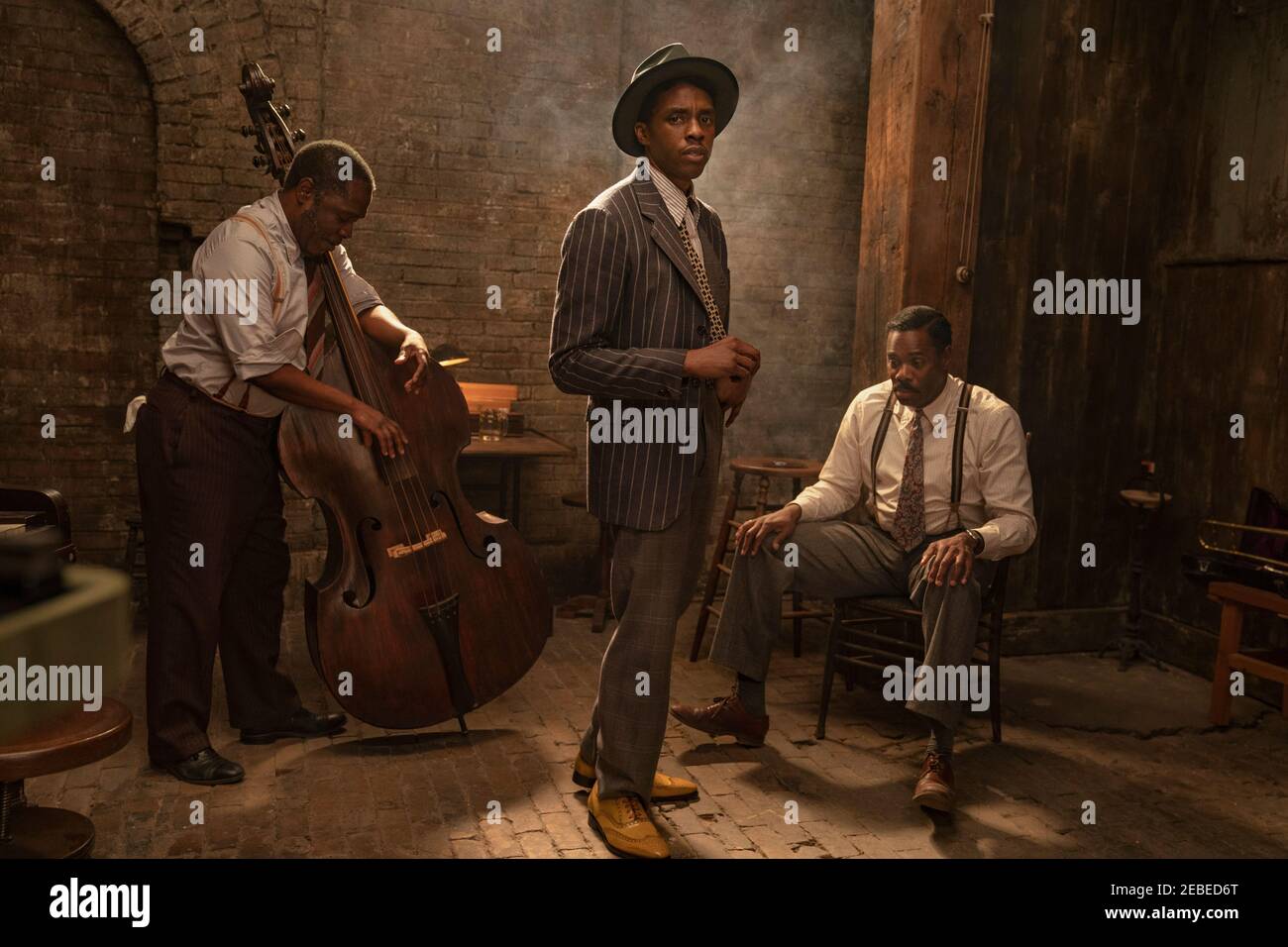 MA Rainey's Black Bottom (2020) von George C. Wolfe mit Colman Domingo, Michael Potts und Chadwick Boseman. Die Spannungen steigen, als die bahnbrechende Bluessängerin Ma Rainey und ihre Band 1927 in einem Aufnahmestudio in Chicago zusammentreffen. NUR FÜR REDAKTIONELLE ZWECKE von Werbefotos. Quelle: BFA/David Lee/Netflix Stockfoto