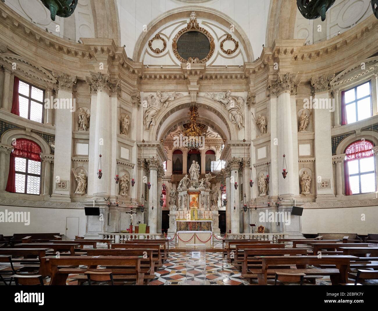 Innenaufnahme der Basilika Santa Maria della Salute, Venedig, Venetien, Italien Stockfoto