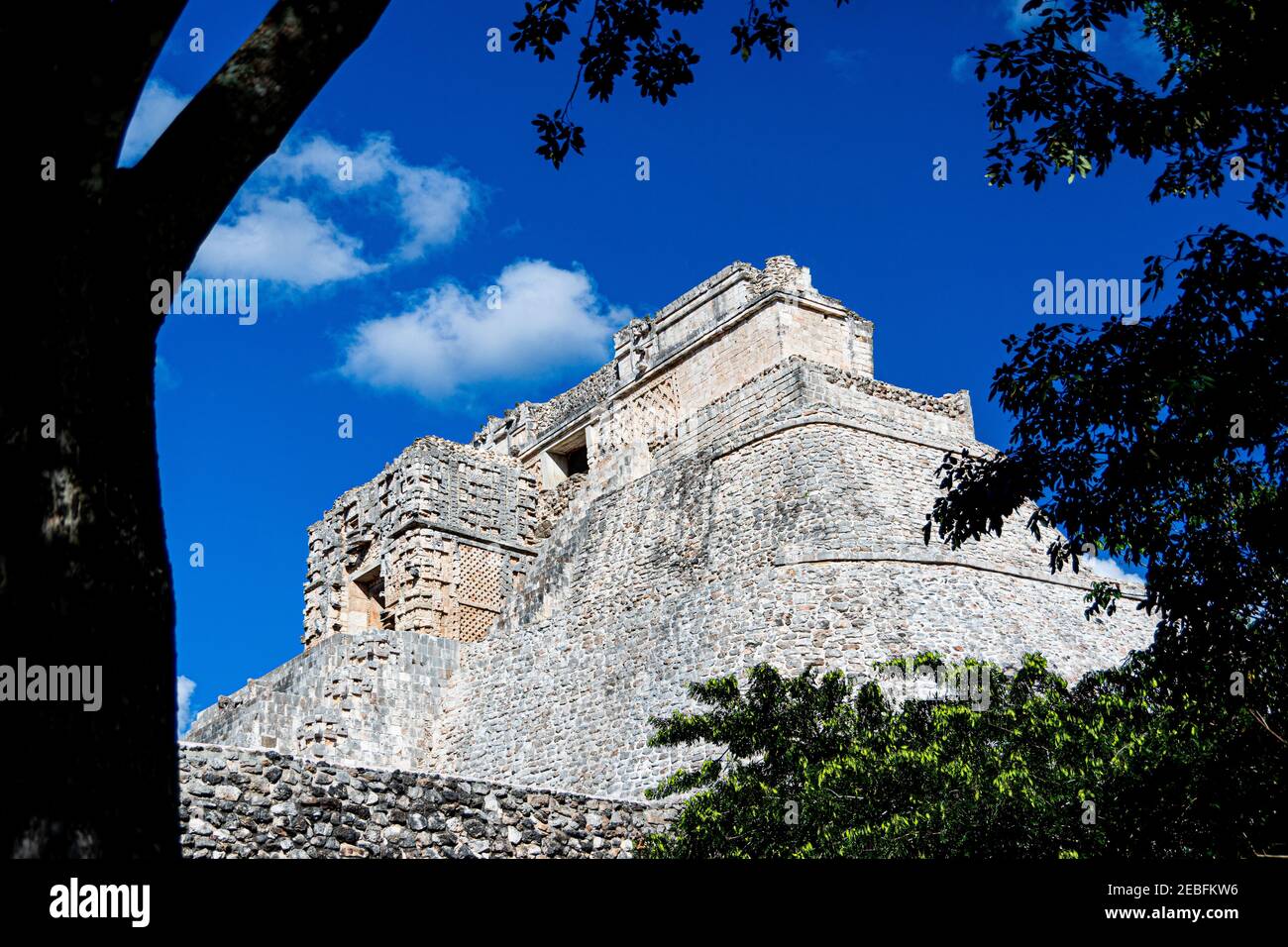 Die Pyramide des Magiers an den Maya-Ruinen von Uxmal in Yucatán, Mexiko Stockfoto