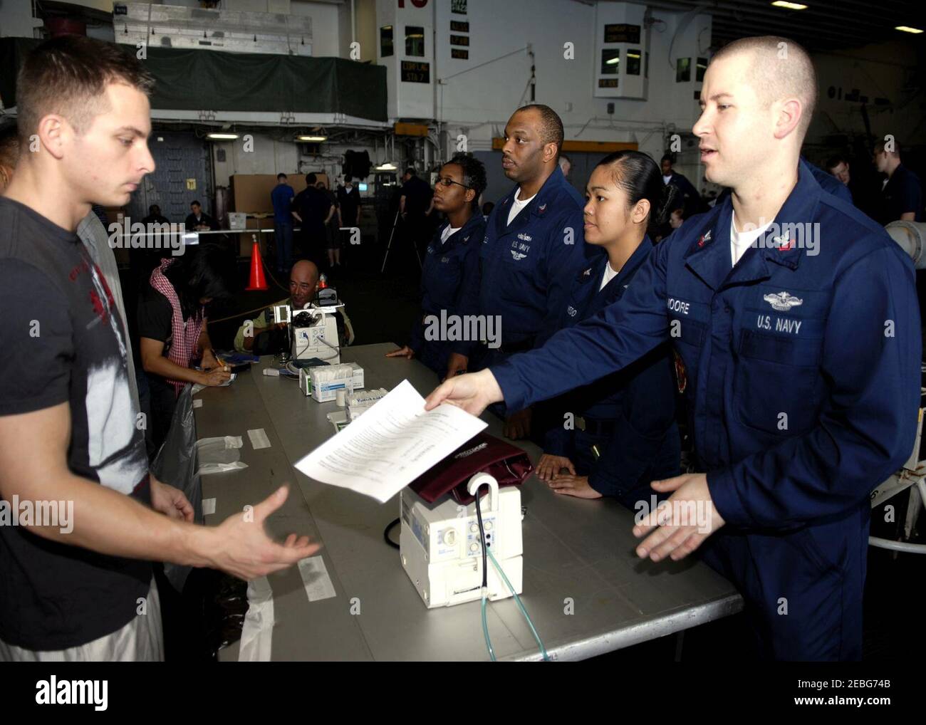 Nicht-kämpferischen Evakuierungsoperationen bohren an Bord USS Essex Stockfoto