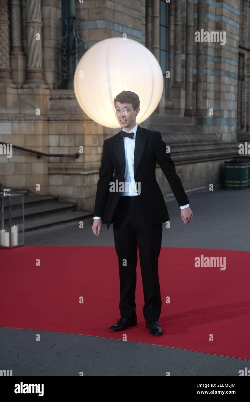 Matt Edmondson kommt auf den roten Teppich für The Believe In Magic Charity Fundraiser Cinderella Ball bei der Naturgeschichte Museum in London Stockfoto