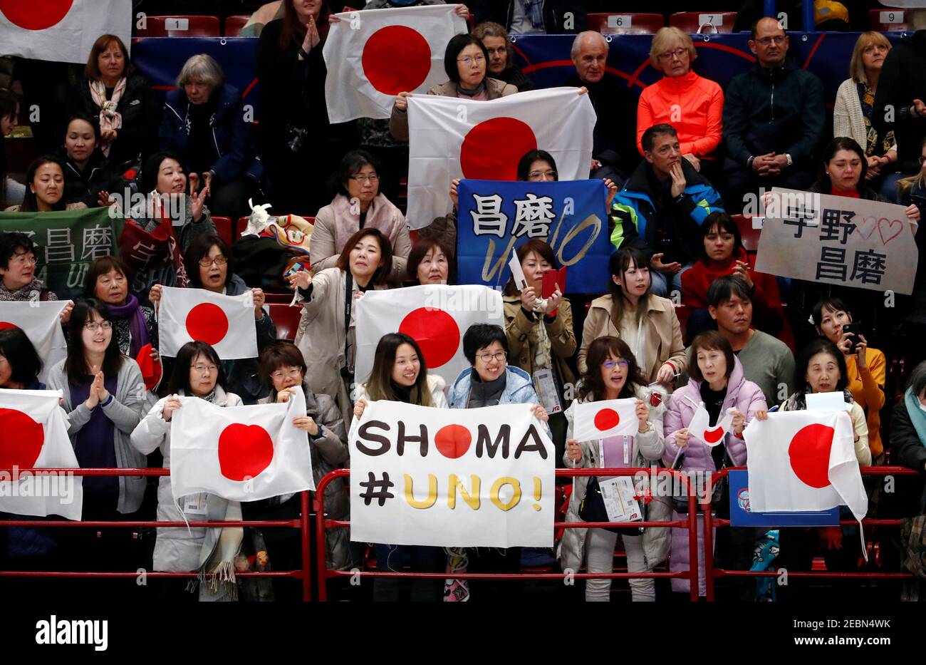Eiskunstlauf Eiskunstlauf Weltmeisterschaften Das Mediolanum Forum Mailand Italien 24 Marz 2018 Japan Fans Wahrend Der Manner Freilauf Reuters Alessandro Garofalo Stockfotografie Alamy