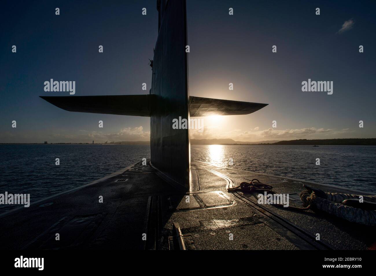 Das US Navy-Atom-Power Ohio-Klasse U-Boot mit Lenkraketen USS Ohio verlässt Hafen für einen geplanten Einsatz 24. Januar 2021 in Aprahafen, Guam. Stockfoto