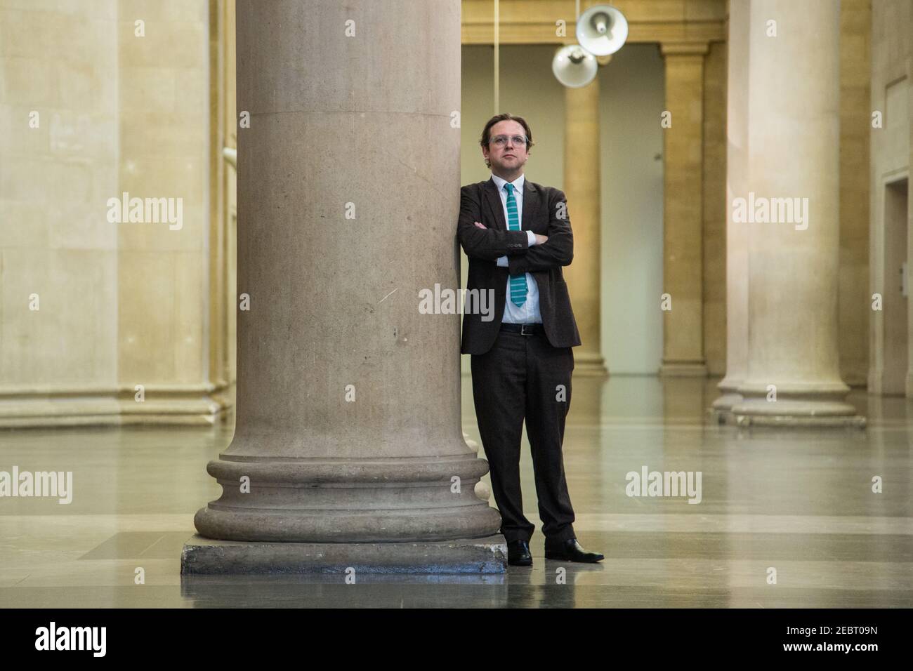 Alex Farquharson, neuer Direktor der Tate Britain posiert für Pressefotos in der Tate Britain Galerie. Alex war zuvor Gründungsdirektor von Nottingham Stockfoto