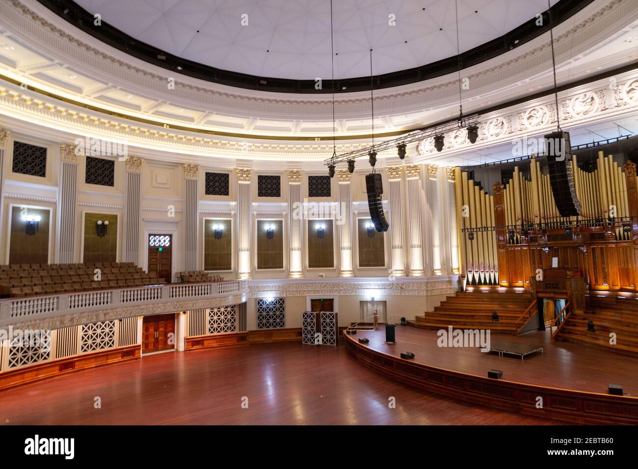 Brisbane City Hall das Main Auditorium und sein kreisförmiges Design mit geriffelten Pilastern um den Perimeter basiert auf dem Pantheon von Rom. Stockfoto