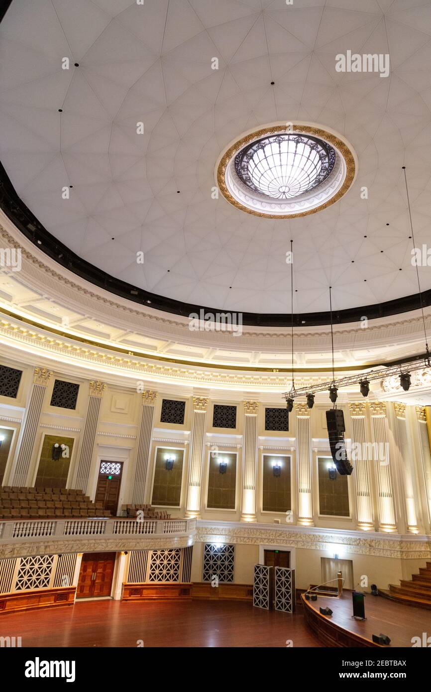Brisbane City Hall das Main Auditorium und sein kreisförmiges Design mit geriffelten Pilastern um den Perimeter basiert auf dem Pantheon von Rom. Stockfoto