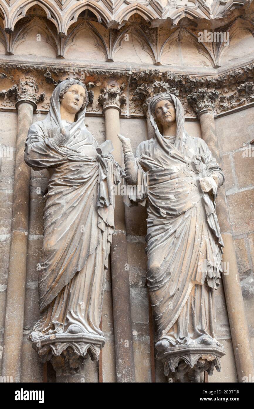 Die 13th-Jahrhundert Reims oder Rheims Kathedrale von Notre-Dame, stark beschädigt während des Ersten Weltkriegs, aber bewundernswert restauriert, zählt zu den schönsten Stockfoto Die 13th-Jahrhundert Reims oder Rheims Kathedrale von Notre-Dame, stark beschädigt während des Ersten Weltkriegs, aber bewundernswert restauriert, zählt zu den schönsten Stockfoto