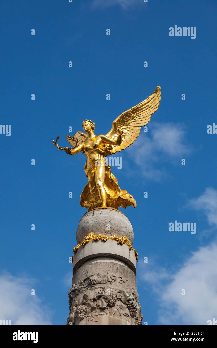 Die 13th-Jahrhundert Reims oder Rheims Kathedrale von Notre-Dame, stark beschädigt während des Ersten Weltkriegs, aber bewundernswert restauriert, zählt zu den schönsten Stockfoto Die 13th-Jahrhundert Reims oder Rheims Kathedrale von Notre-Dame, stark beschädigt während des Ersten Weltkriegs, aber bewundernswert restauriert, zählt zu den schönsten Stockfoto