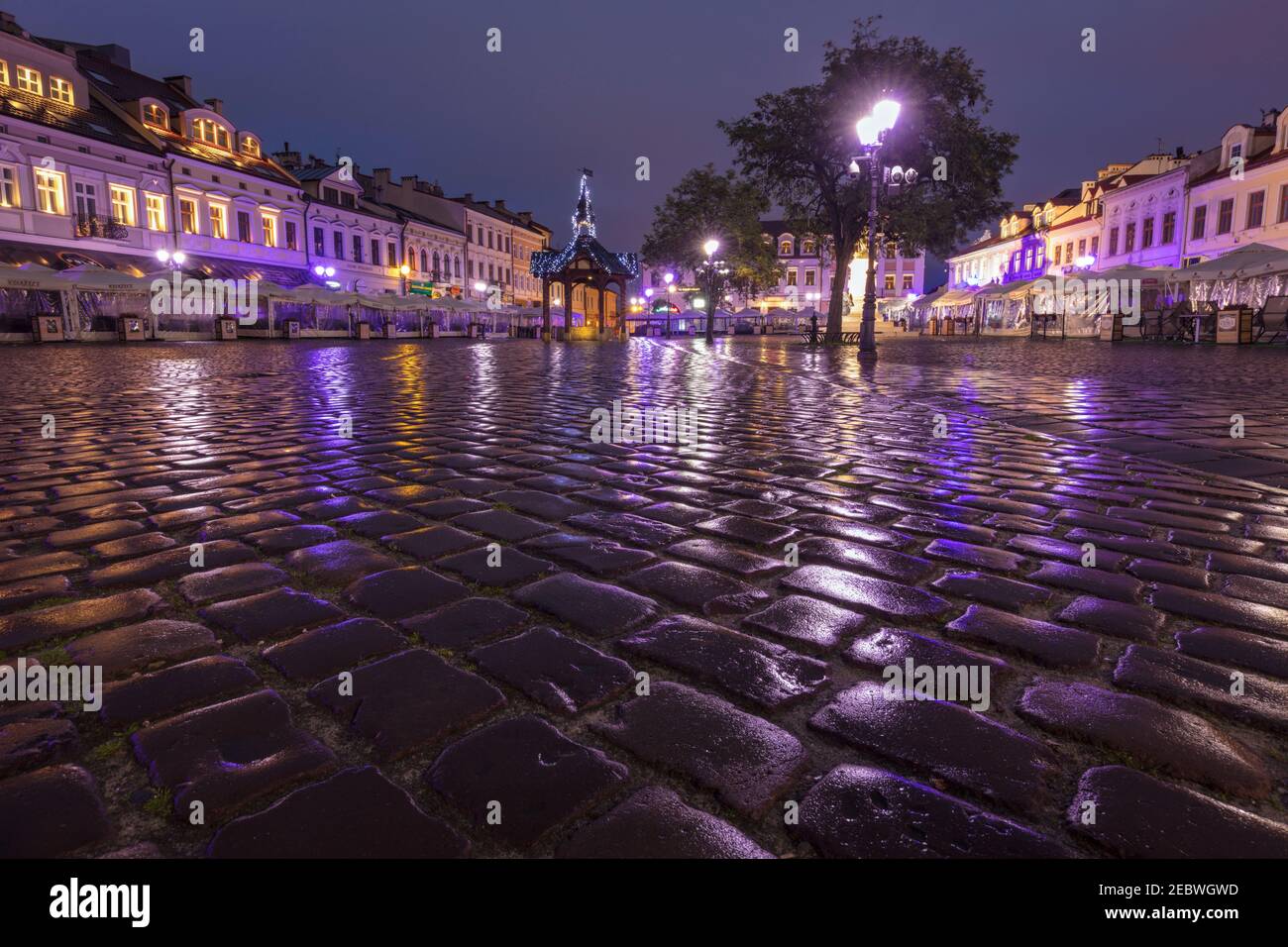 Hauptplatz von Rzeszow in der Morgendämmerung. Rzeszow, Subcarpathia, Polen. Stockfoto