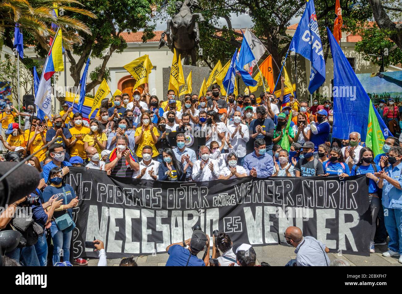 Protesttag von Studenten und Jugendlichen aus den politischen Parteien Venezuelas am 12. Februar auf dem Bolivar-Platz in Chacao, Caracas. Venezuela. Stockfoto